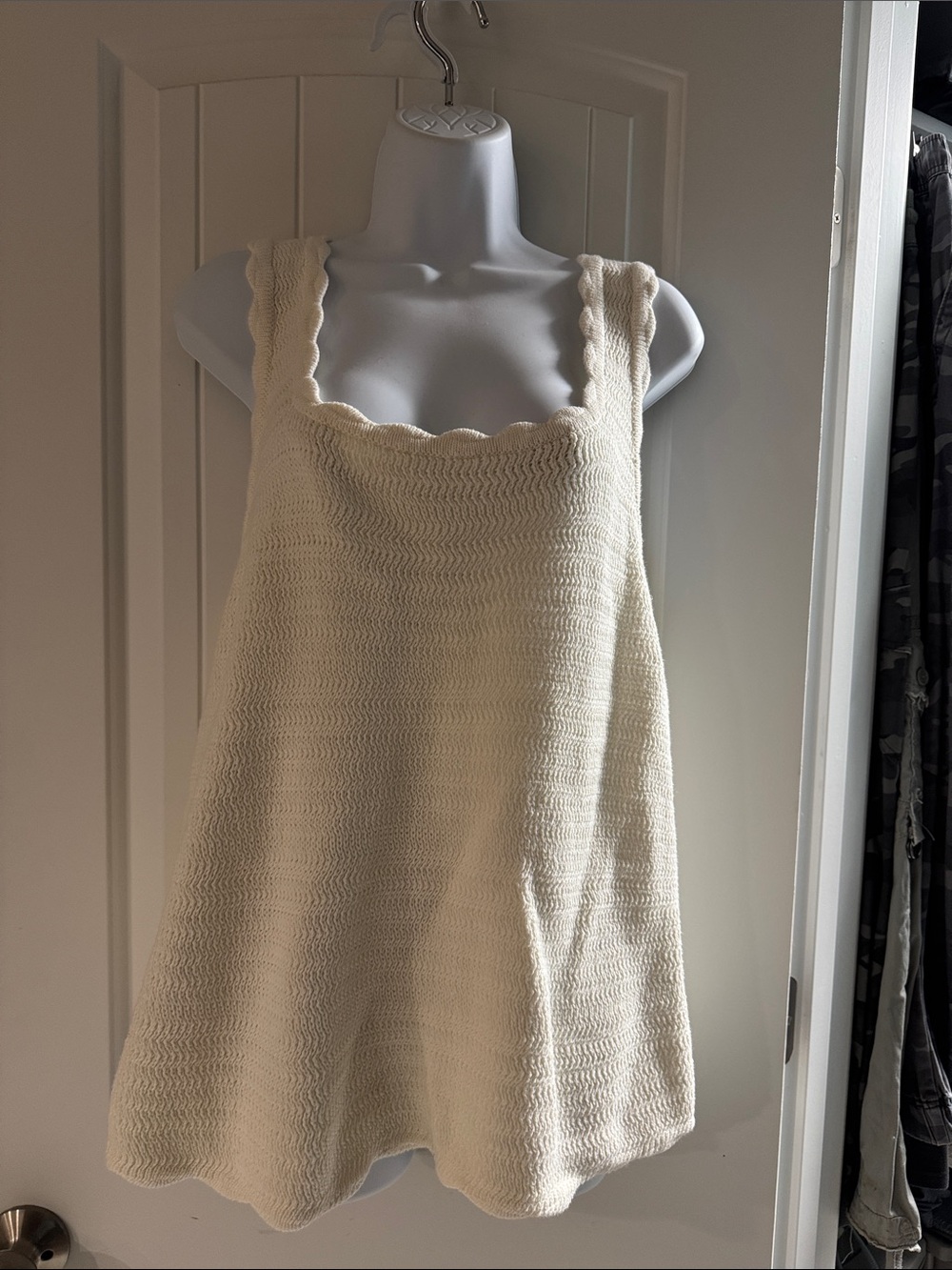 GAP Cream Scalloped Knit Tank Top